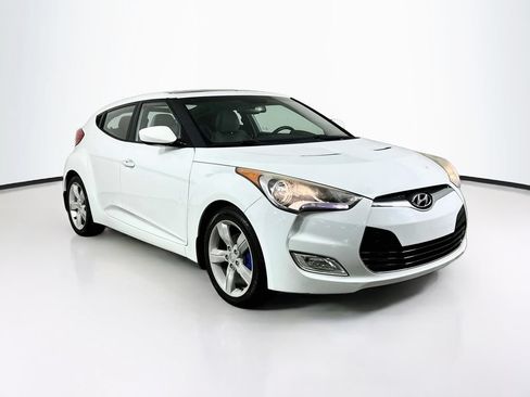Used 2014 Hyundai Veloster w/ Style Package 02 FWD image 2