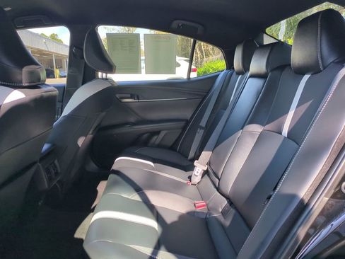 Used 2025 Toyota Camry SE image 13