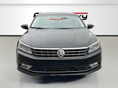 Used 2017 Volkswagen Passat 1.8T SE FWD image 2