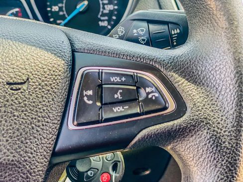 Used 2018 Ford Focus SE w/ SE Appearance Package image 18