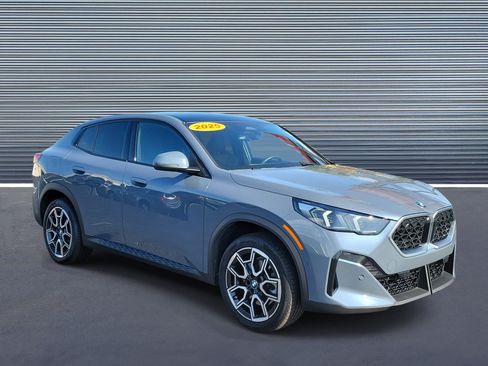 Used 2025 BMW X2 xDrive28i AWD/4WD image 2