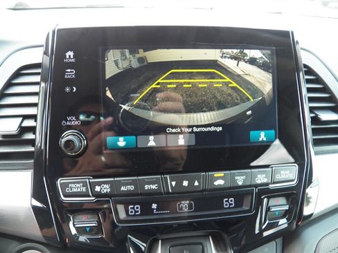 Used 2018 Honda Odyssey EX image 16