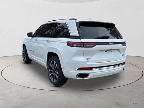 Used 2023 Jeep Grand Cherokee Overland image 3