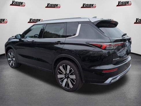 Used 2025 Mitsubishi Outlander AWD image 3