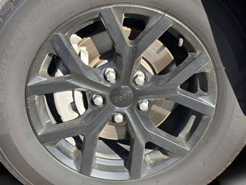 Used 2024 Jeep Grand Cherokee Altitude image 24