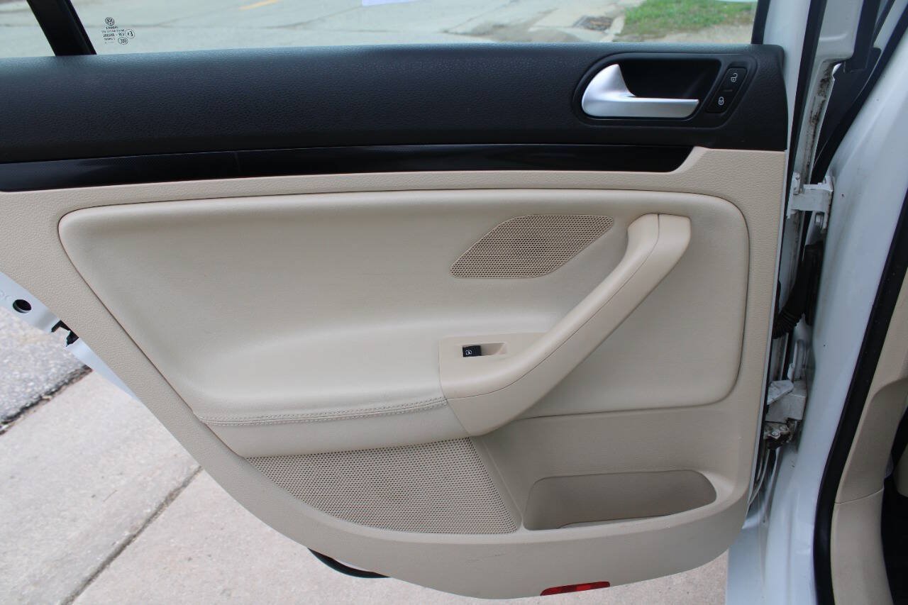 Used 2014 Volkswagen Jetta TDI FWD image 9
