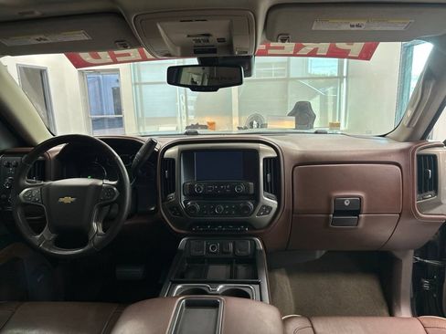 Used 2015 Chevrolet Silverado 1500 High Country w/ High Country Premium Package AWD/4WD image 15