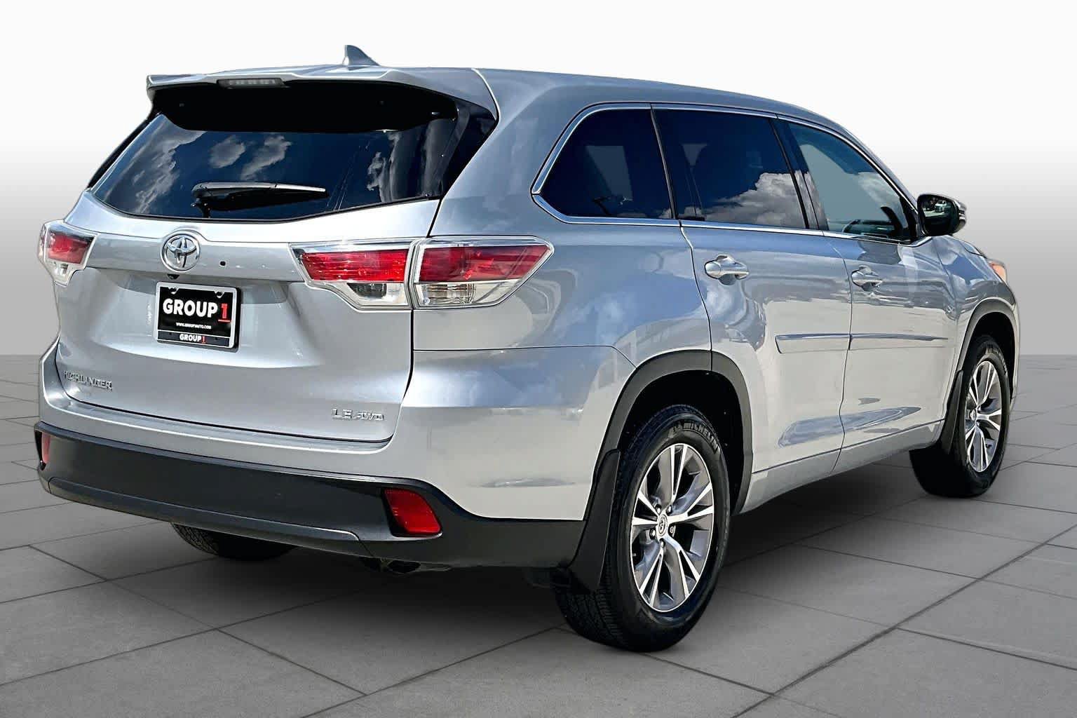 Used 2014 Toyota Highlander Plus AWD/4WD image 12