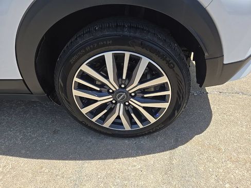 Used 2024 Nissan Kicks SR w/ SR Premium Package FWD image 25