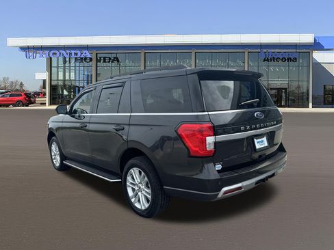 Used 2023 Ford Expedition XLT AWD/4WD image 3