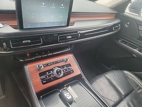 Used 2023 Lincoln Aviator Reserve image 21