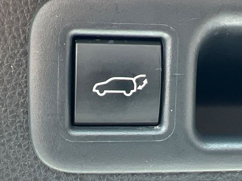 Used 2023 Toyota Highlander Limited AWD/4WD image 19