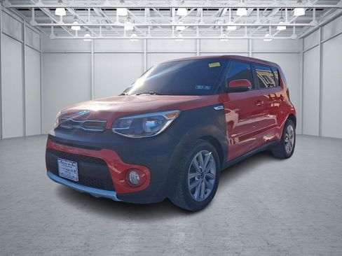 Used 2017 Kia Soul + image 1