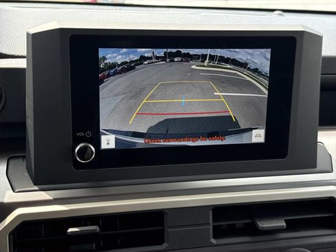 Used 2025 Toyota Tacoma SR5 AWD/4WD image 10