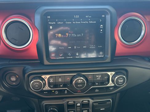 Used 2022 Jeep Gladiator Rubicon w/ Cold Weather Group image 29