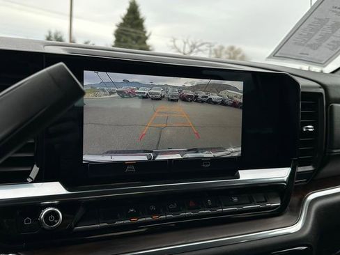 Used 2025 GMC Sierra 1500 SLT image 13