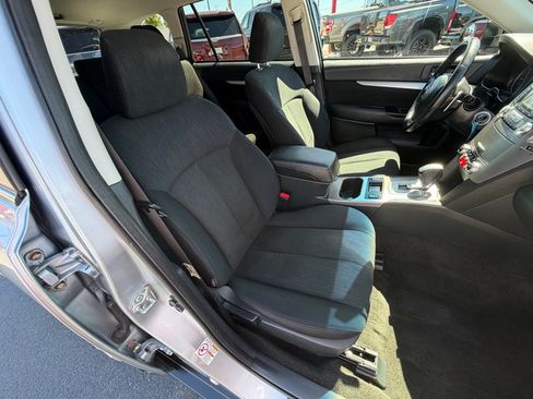 Used 2013 Subaru Outback 2.5i Premium AWD/4WD image 7
