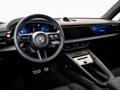 New 2026 Porsche Macan 4S Electric AWD/4WD image 4