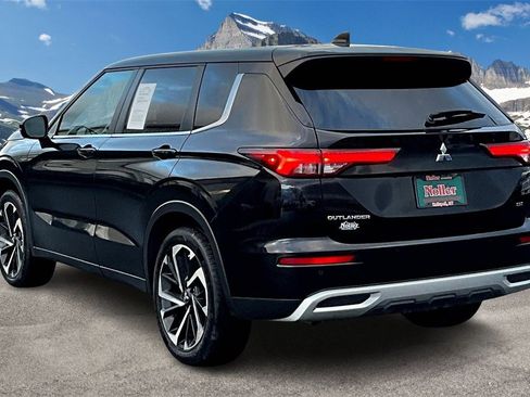 Used 2024 Mitsubishi Outlander SE Black Edition image 13