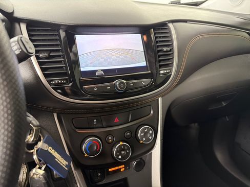 Used 2021 Chevrolet Trax LT FWD image 15