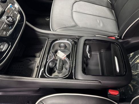 New 2026 Chrysler Pacifica Limited w/ S Appearance Package image 33