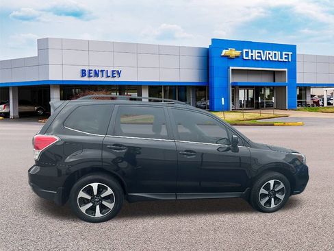 Used 2017 Subaru Forester 2.5i Limited image 6