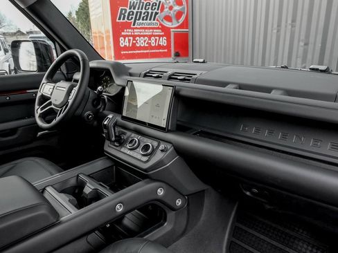 Used 2025 Land Rover Defender 130 S image 24