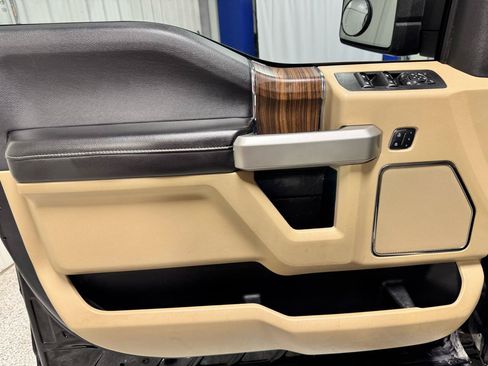Used 2017 Ford F150 Lariat w/ Equipment Group 502A Luxury AWD/4WD image 20