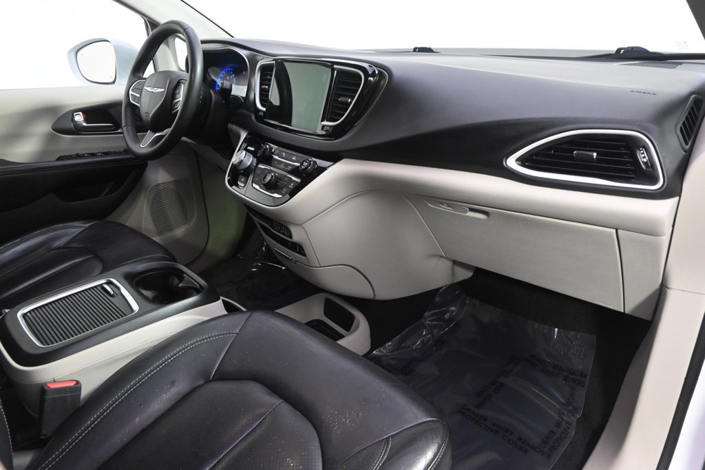 Used 2022 Chrysler Pacifica Touring-L FWD image 15