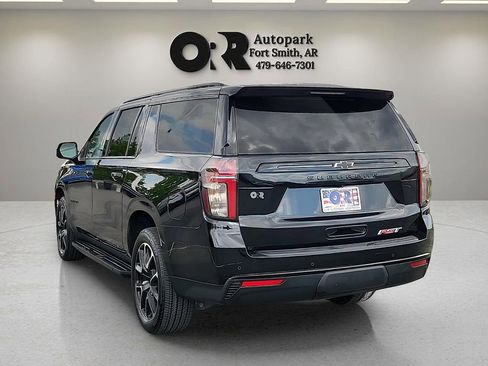 Used 2023 Chevrolet Suburban RST w/ Luxury Package AWD/4WD image 4