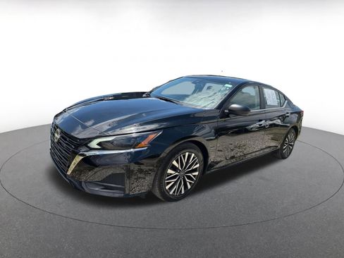 Used 2025 Nissan Altima 2.5 SV FWD image 4