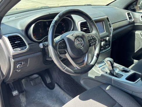 Used 2018 Jeep Grand Cherokee Laredo AWD/4WD image 20