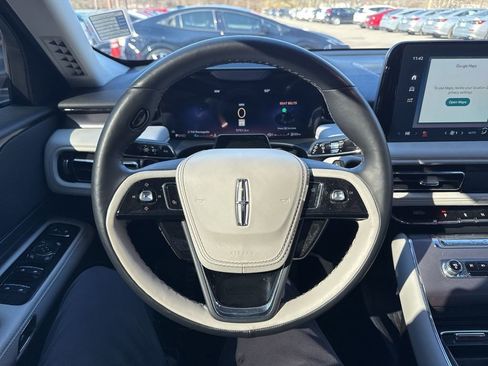 Used 2025 Lincoln Aviator AWD image 25