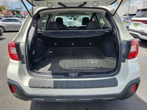 Used 2018 Subaru Outback 2.5i Limited AWD/4WD image 11