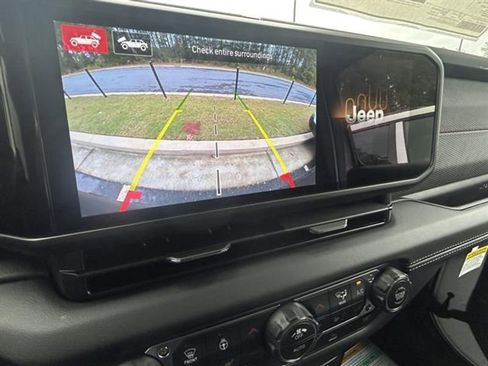 New 2026 Jeep Wrangler Unlimited Rubicon w/ Xtreme 35 Tire Package image 17