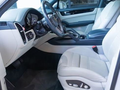 Used 2021 Porsche Cayenne E-Hybrid image 15