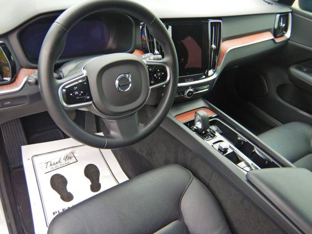 Used 2025 Volvo V60 B5 Cross Country Plus AWD/4WD image 2