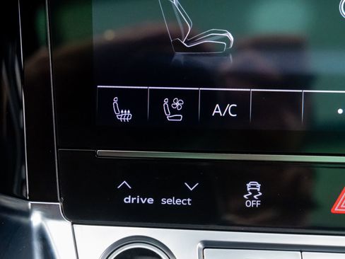 Used 2022 Audi e-tron Premium Plus w/ Premium Plus Package image 22