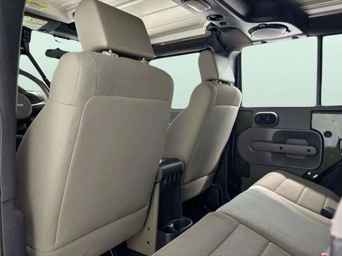 Used 2007 Jeep Wrangler Unlimited Sahara w/ Trailer Tow Group image 13