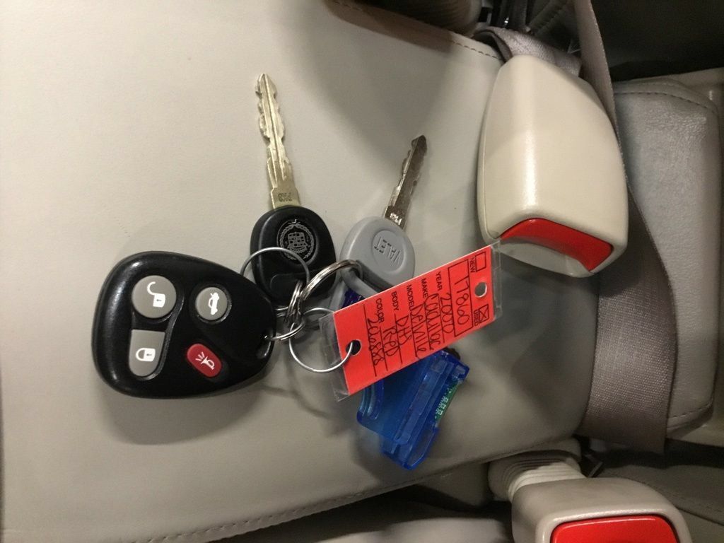 Used 2000 Cadillac De Ville DHS w/ Safety/Security Pkg FWD image 99