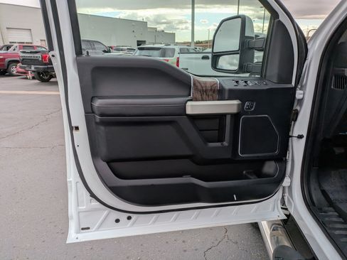 Used 2018 Ford F250 Lariat w/ Lariat Value Package AWD/4WD image 12