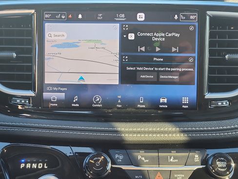 Used 2021 Chrysler Pacifica Limited w/ Uconnect Theater Family Group image 17