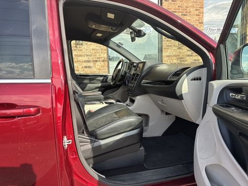 Used 2020 Dodge Grand Caravan SXT FWD image 15