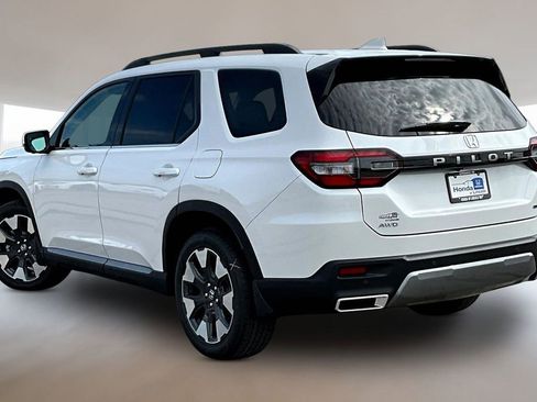 New 2026 Honda Pilot Touring image 3