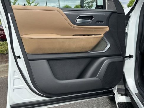 Used 2025 INFINITI QX80 Sensory AWD/4WD image 12