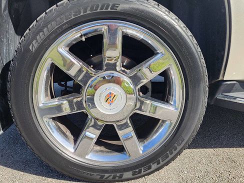 Used 2012 Cadillac Escalade Luxury image 27