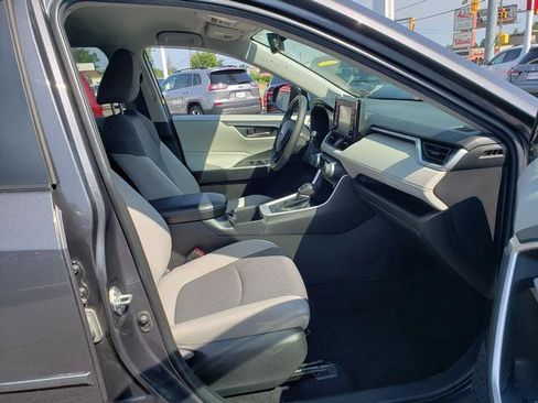 Used 2022 Toyota RAV4 XLE image 16
