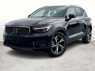 Used 2024 Volvo XC40 B5 Core AWD/4WD video 1