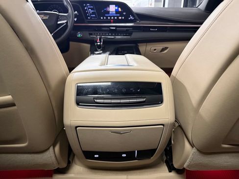 Used 2023 Cadillac Escalade Premium Luxury w/ LPO, Floor Liner Package AWD/4WD image 18