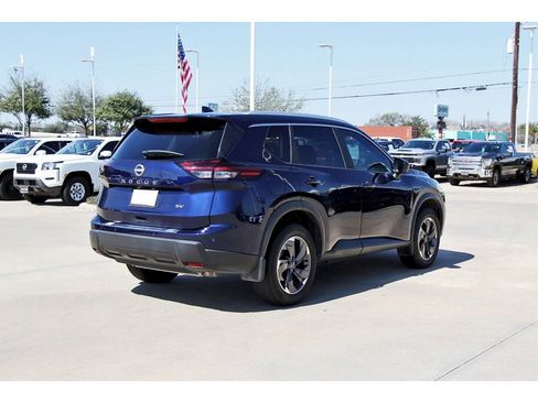 Used 2024 Nissan Rogue SV w/ SV Premium Package image 6